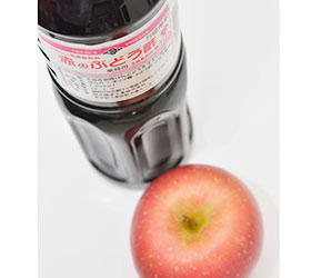 赤のぶどう酢でリンゴのコンポート